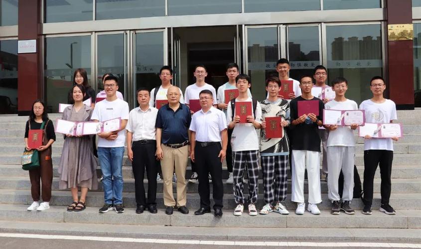 忻州一中举行奖学金发放仪式,15名清北新生获爱心企业