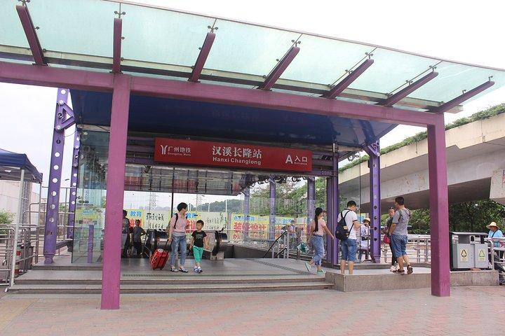 到达长隆地铁广场,广场上有园区的免费接驳巴士,每15分钟或半小时一趟