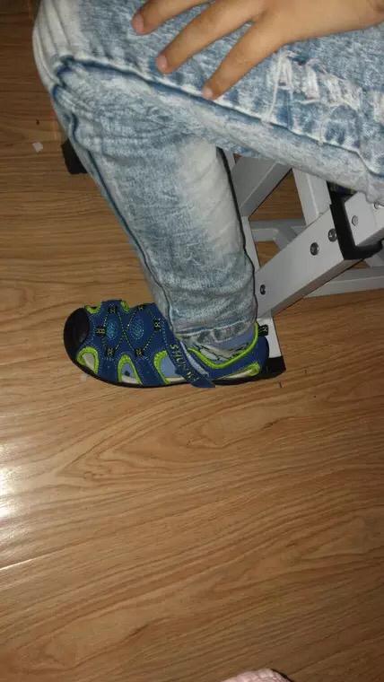 初中生小孩穿凉鞋还需要穿袜子嘛?