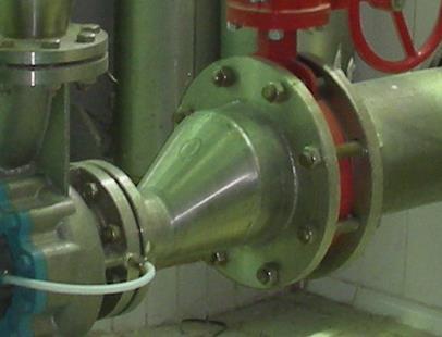 展开全部 偏心大小头安装: 下边齐平,偏心放在上面.