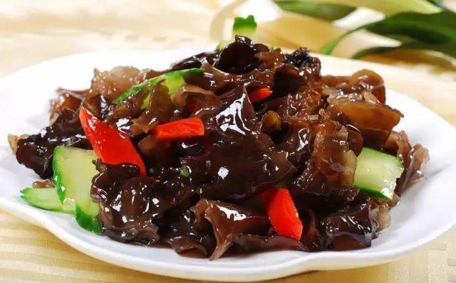  p>素炒黑木耳是一道菜品,属于家常美食.