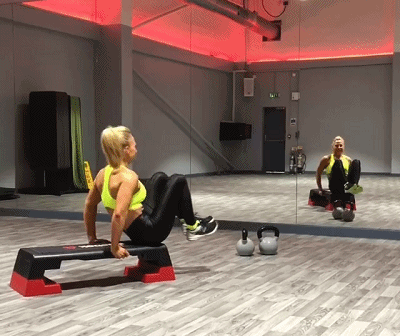 器械太少怎么锻炼全身?健身达人教你7个动作,只需一张健身踏板