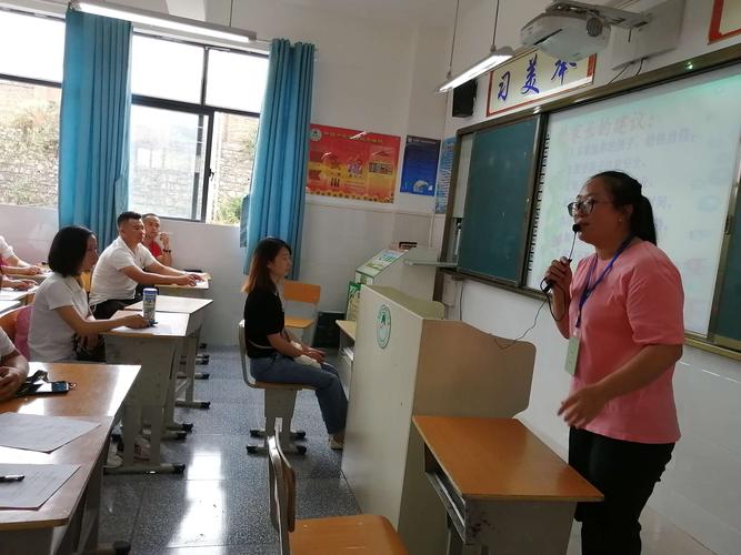 家校共育 共促成长——清镇市红枫第三小学一(1)班规范化家长学校活动