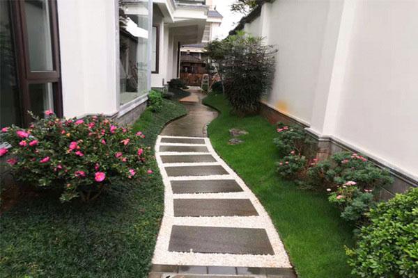 德宏花园小径铺设价格,鹅卵石小路设计施工