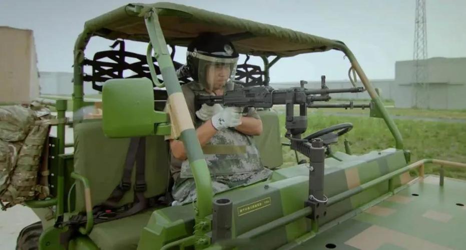 中国新班用机枪露出真容,解放军终于可以用弹链泼水了