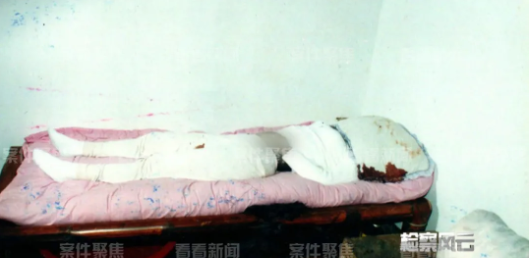 下面竟然是 一具高度腐烂的女尸