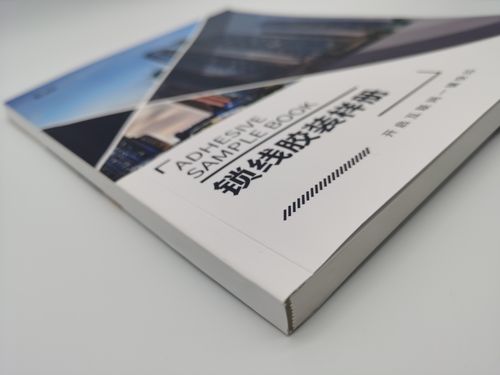 锁线胶装的好处是用胶粘书芯的同时加上线固定,书翻开时可以完全展现