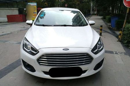 厦门福特福睿斯2017款15l手自一体舒适版