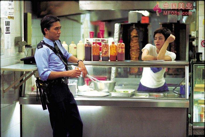 《重庆森林》中的梁朝伟和王菲