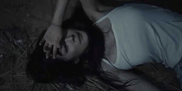 杨幂"牺牲最大"的电影,大尺度泳装出镜,搭配陈小春却依旧扑街