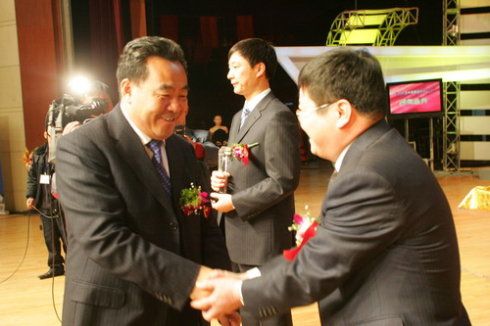 黑龙江省领导为第四届风云人物颁奖(图片)