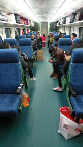 2月2日k6589列车上的车厢,3张图片一组,请问这些 都是 软座 座位吗?