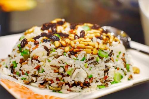 五谷野米蛋白炒饭,多种有机食材在一起,营养健康均衡.