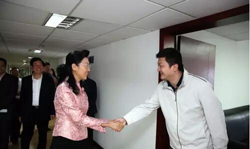 林洁新春问候送祝福:谱写新篇章 创造新业绩