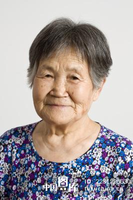 棚拍八十岁中国老太太头像