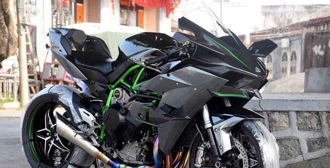 重庆摩友花81万元买辆川崎h2r开箱现场口哨声不断它千金难求