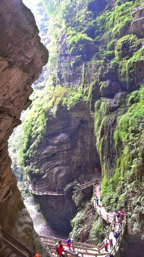 地址:重庆市武隆区仙女山南麓龙水峡地缝 如何到达:直接前往地缝景区
