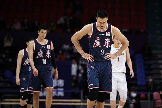 辽宁2分惨胜深圳郭艾伦身体突发状况杨鸣最担心的事发生了