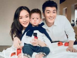 正在加载霍思燕一家