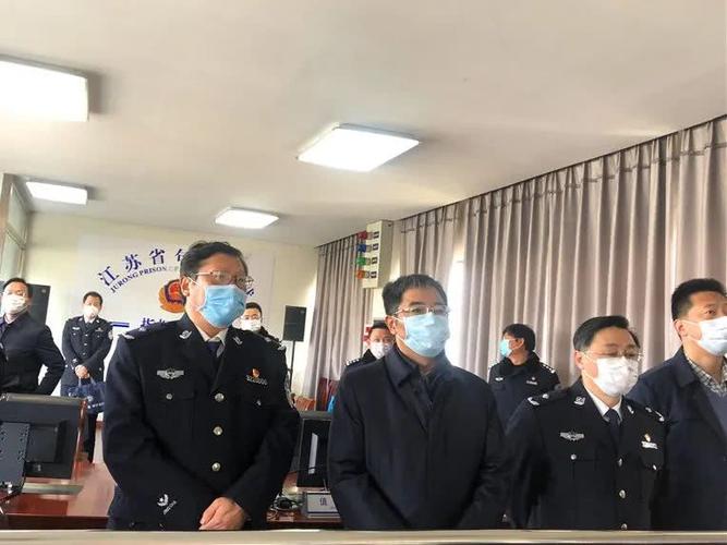 在检查句容监狱时