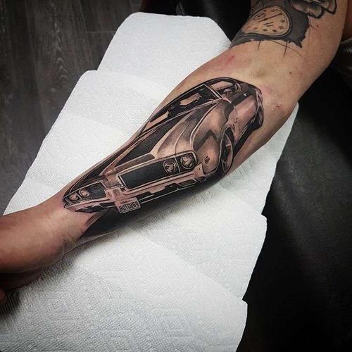 写实小臂汽车纹身图案 - 纹身图案大全 - 怪咖纹身刺青