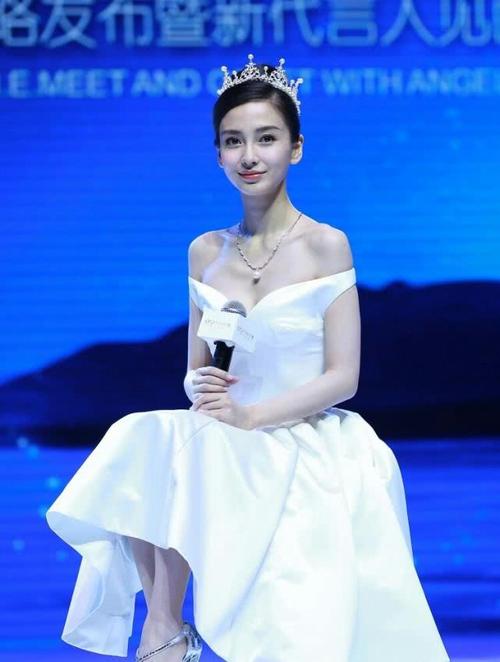《中国机长》已经杀青,李沁晒出