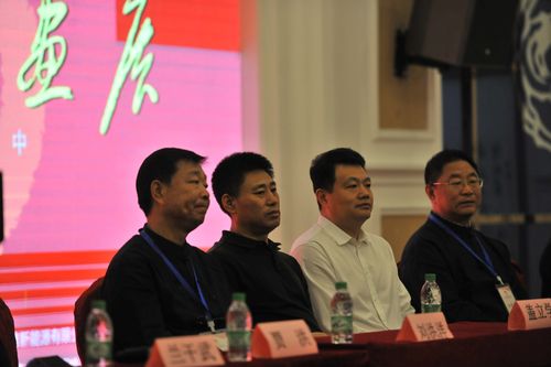 大庆油田昆仑集团唐人中心总经理贾洪致辞.