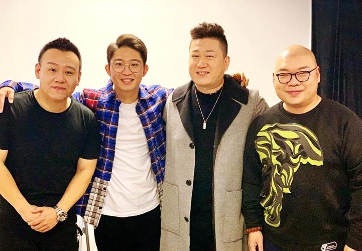 郭阳和郭亮这对双胞胎组合,他们尽管是相声演员但大多都是小品.