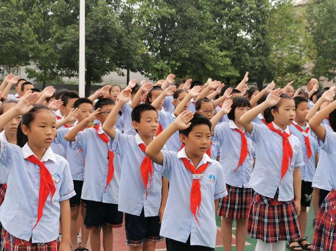 张家界天门小学升旗仪式
