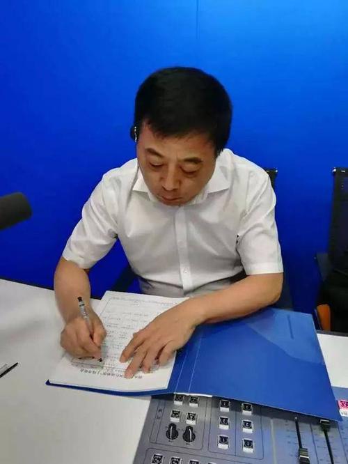 点击边框编辑视频  县教育和体育局党委书记,局长吴茂民带队参加政风