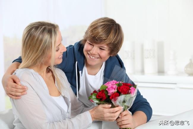 晒儿子照片心情短语(和儿子的合照发朋友圈怎么说)