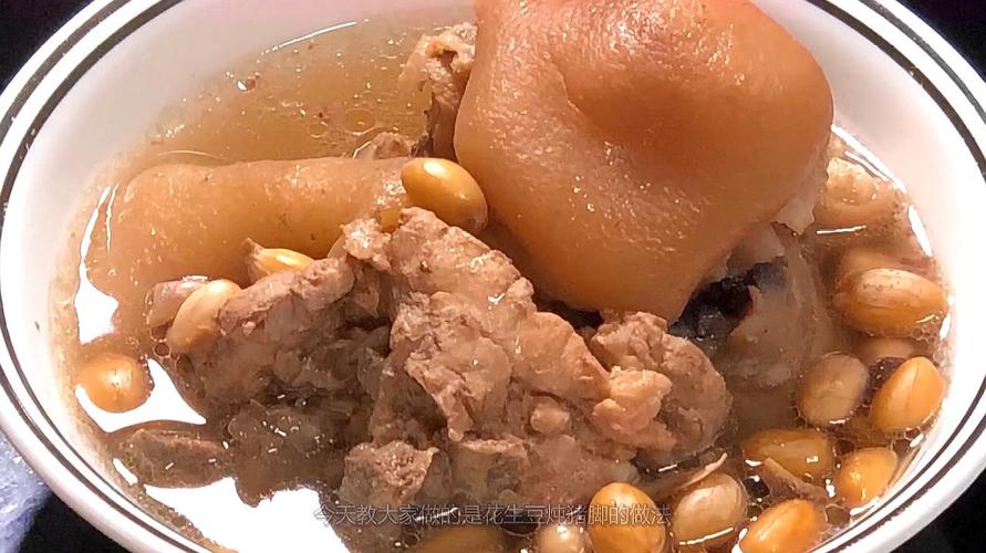 花生米炖猪蹄做法不一般,1招教会你制作美食