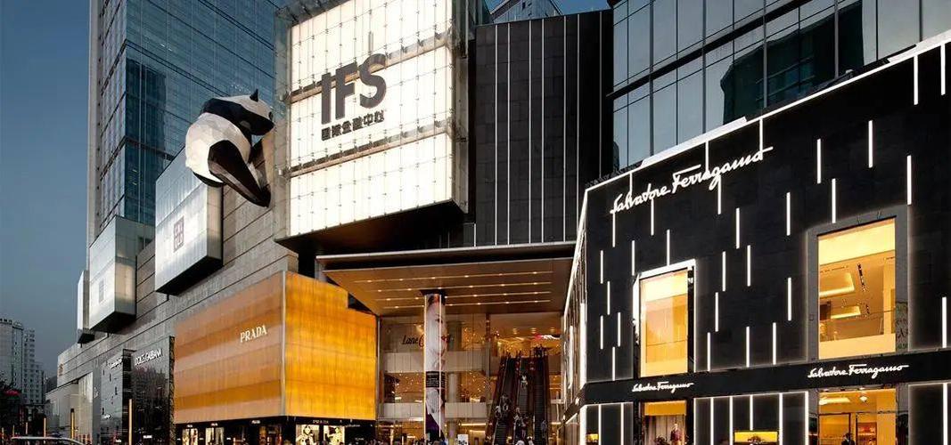 由英国贝诺(benoy)建筑事务所完成总体规划,建筑设计以及购物中心室内