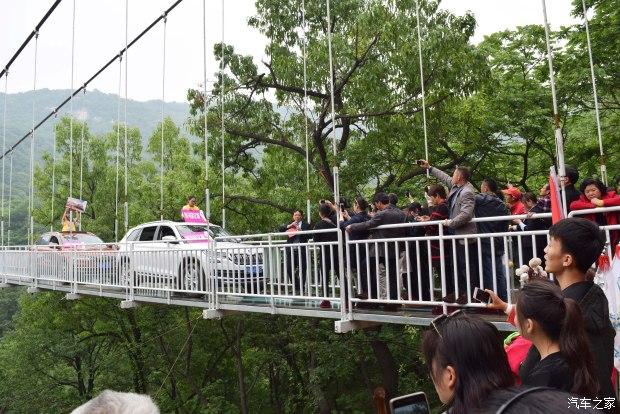 【图】驻马店亿顺斯柯达金顶山5d玻璃栈道试驾_汽车之