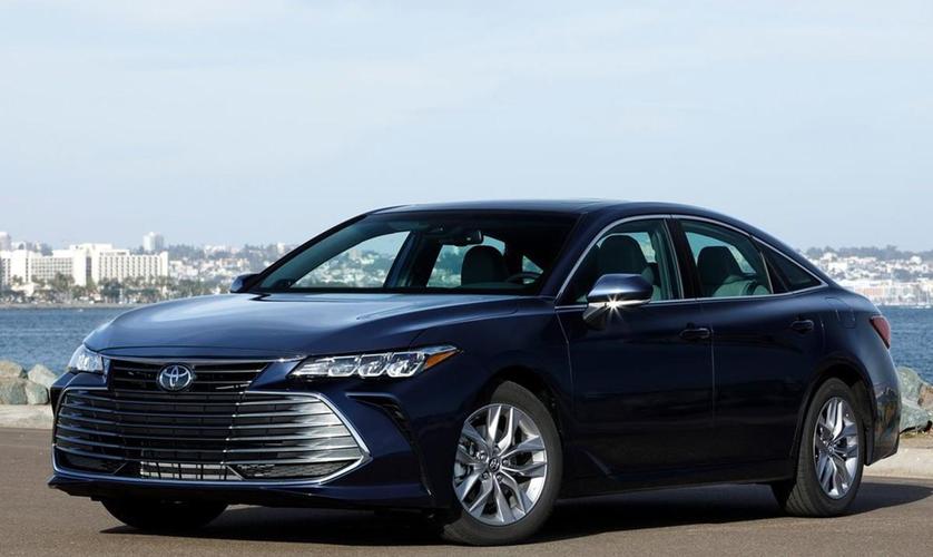 同为丰田人气较高的两台轿车,为何亚洲龙却远不如凯美瑞卖得好?