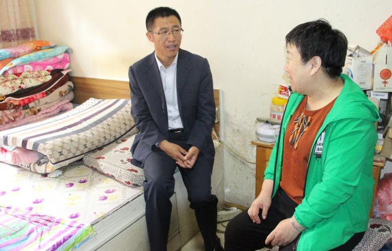 伊春市委常委宣传部长迟宝旭深入西林调研