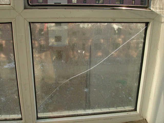 窗户玻璃有条裂缝怎么修补