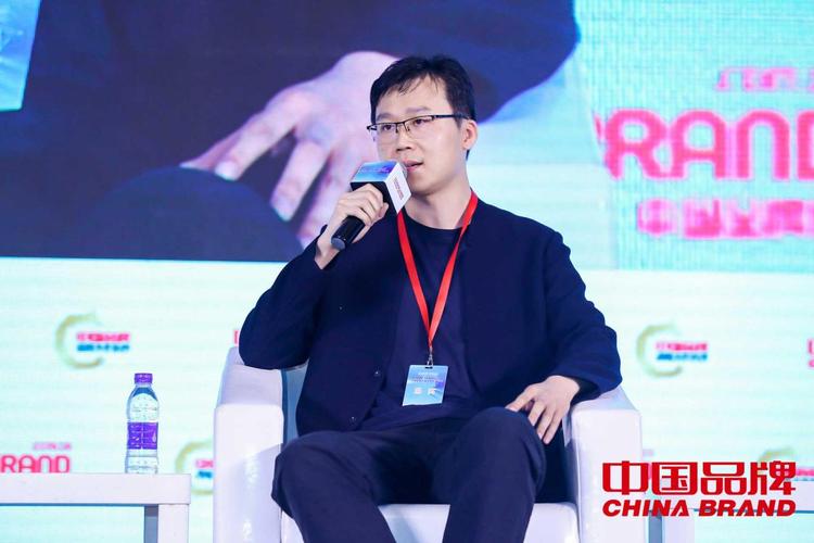 图片:北京内联升鞋业有限公司常务副总经理程旭在现场发言