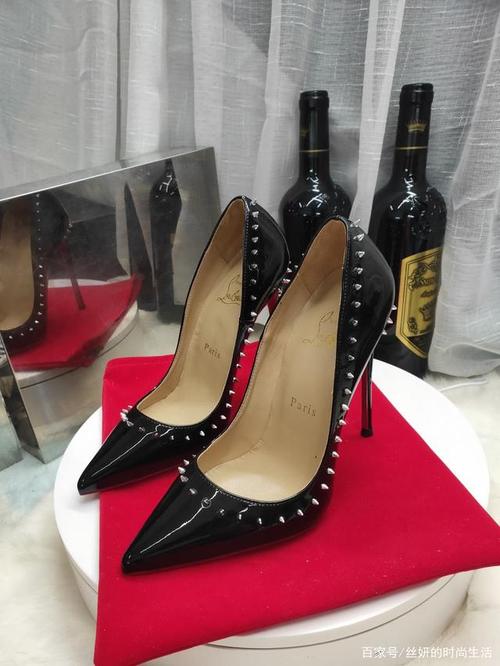 漆皮红底细跟经典潮流高跟鞋