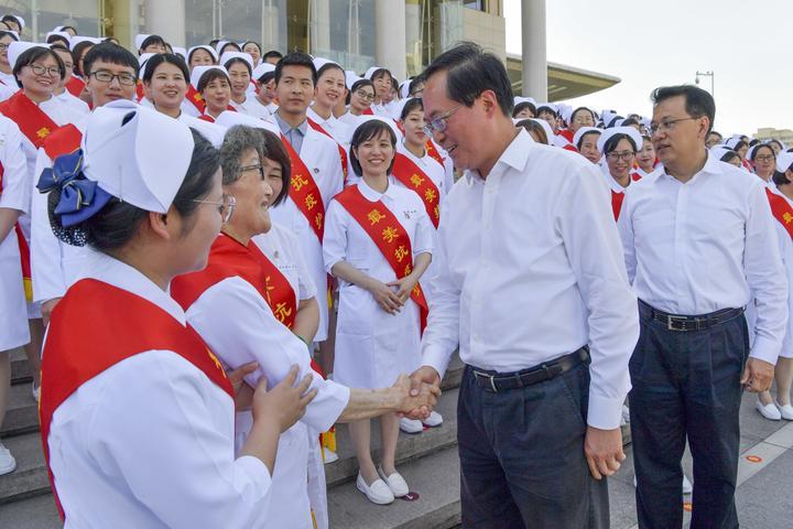 袁家军把政府数字化转型打造成为重要窗口标志性成果