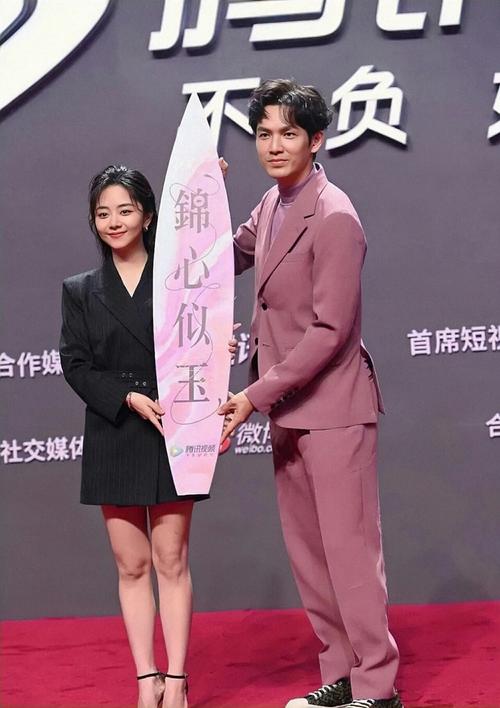 原创锦心似玉番外:谭松韵钟汉良走星光红毯,松果良民:反差萌好惊艳