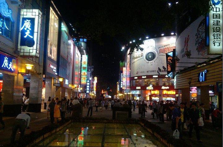 珠海昌安酒店莲花路店莲花路是珠海比较有名的商业街,位于珠海拱北区