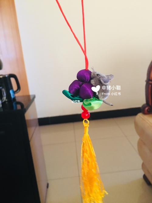 庆阳香包 庆阳香包 又称"绌绌",是庆阳的一种民间民俗物品.