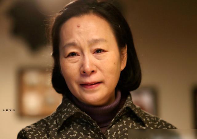 国家一级演员奚美娟,39岁高龄产子却离婚,20年后上演戏剧性一幕