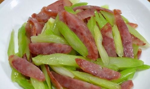 香肠炒芹菜的制作方法
