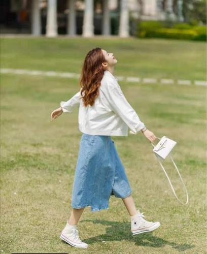 春天帆布鞋搭配什么衣服最好看