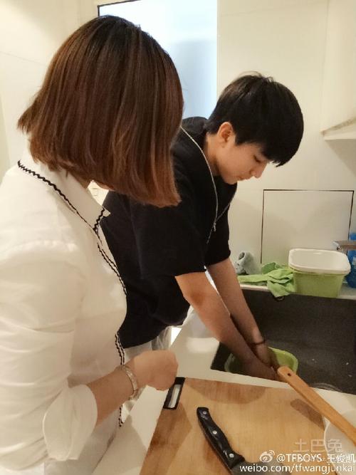 tfboys王俊凯家曝光小凯卧室太接地气