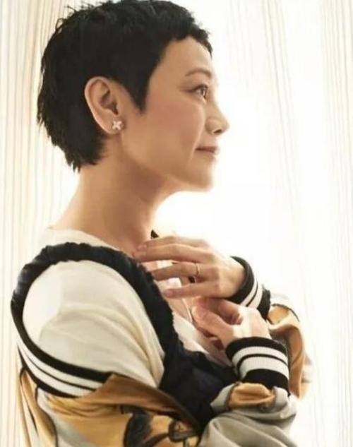 原创张艾嘉:4段感情,25岁嫁大16岁老公,67岁内心似20岁