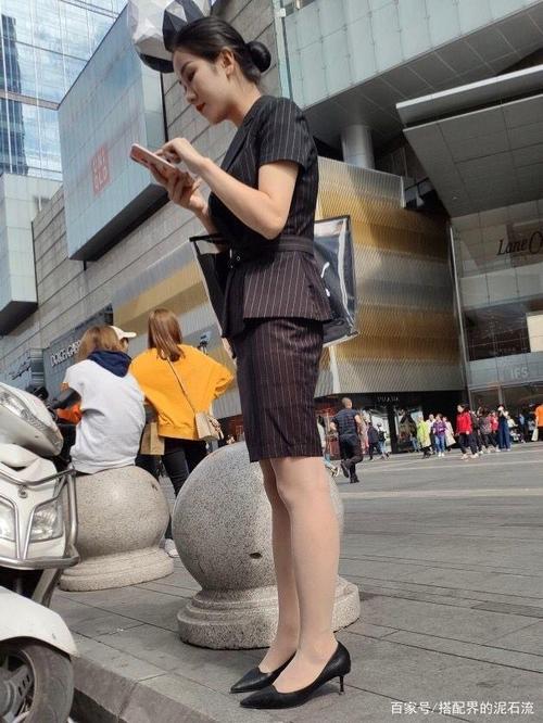 职业装搭配丝袜,是再正常不过了!