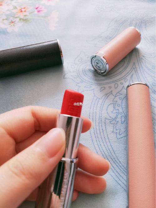 纪梵希小羊皮305 小粉唇301 粉皮变色唇膏01_变色唇膏